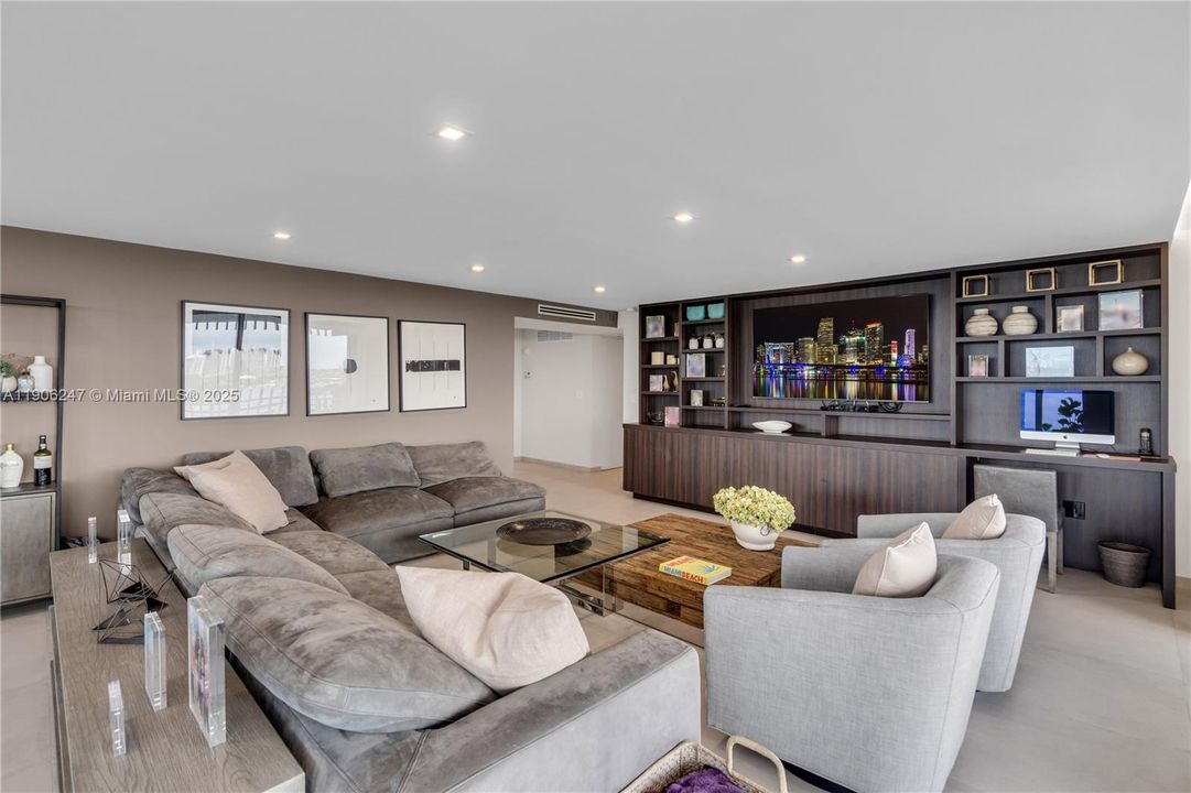 For Rent: $15,000 (3 beds, 4 baths, 2424 Square Feet)