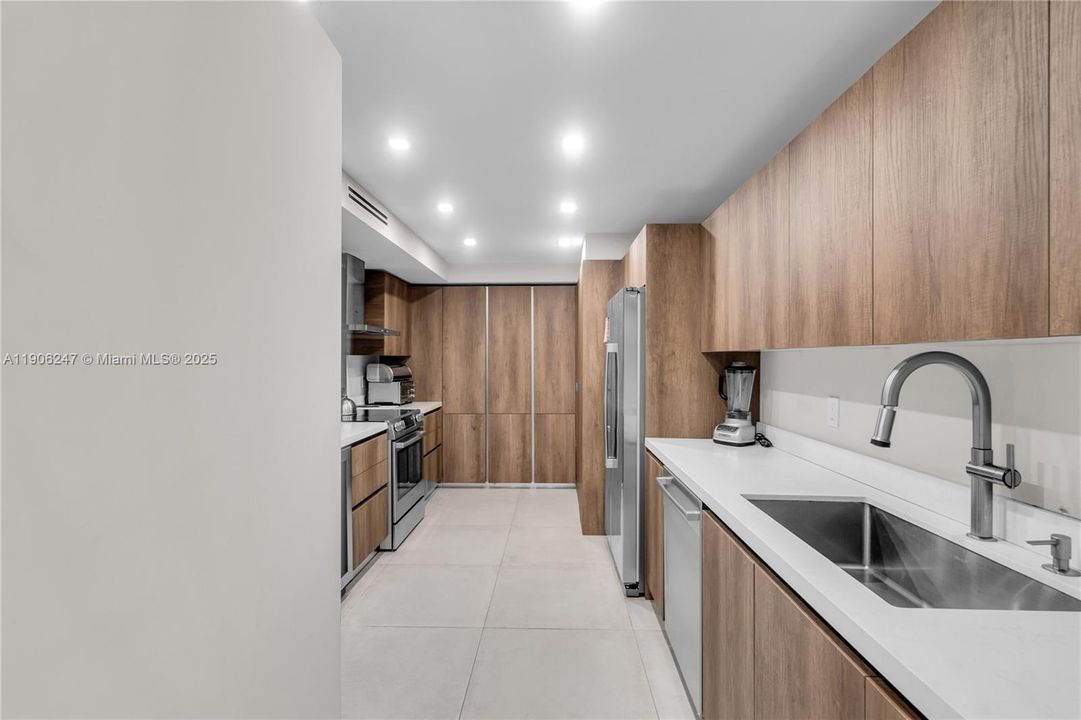 For Rent: $15,000 (3 beds, 4 baths, 2424 Square Feet)