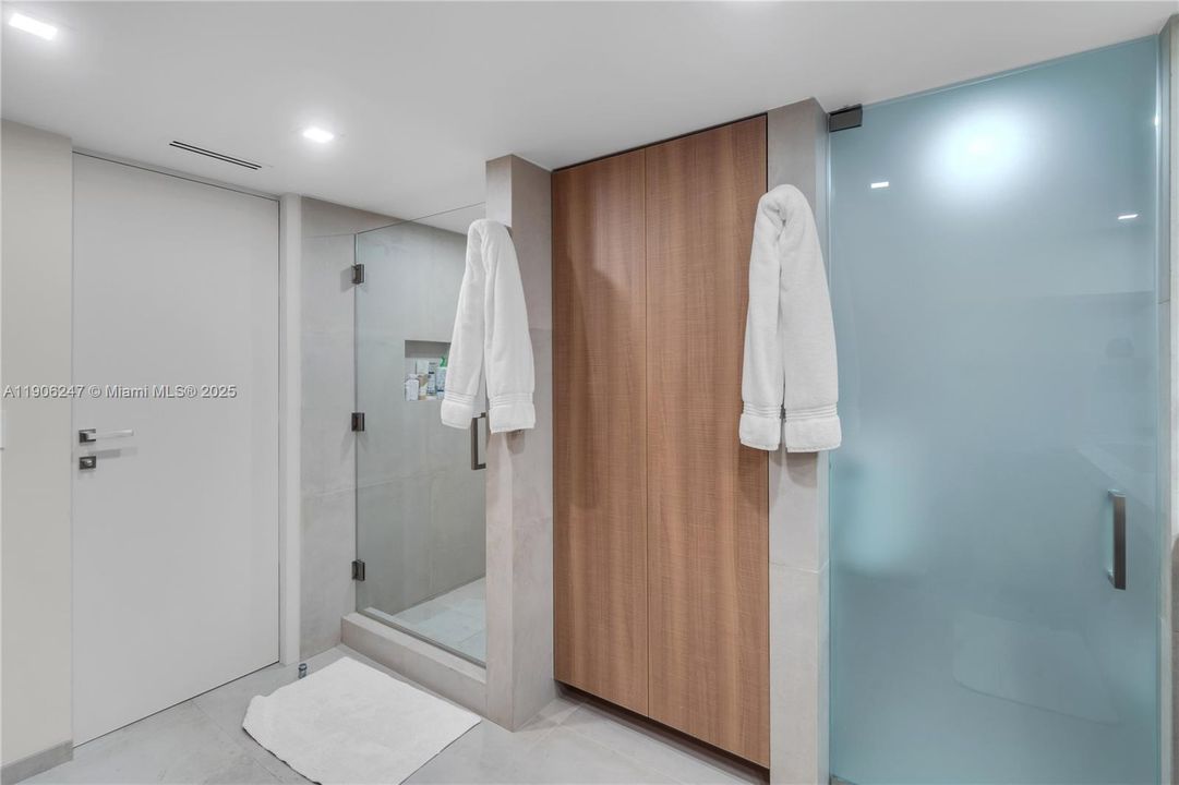 For Rent: $15,000 (3 beds, 4 baths, 2424 Square Feet)