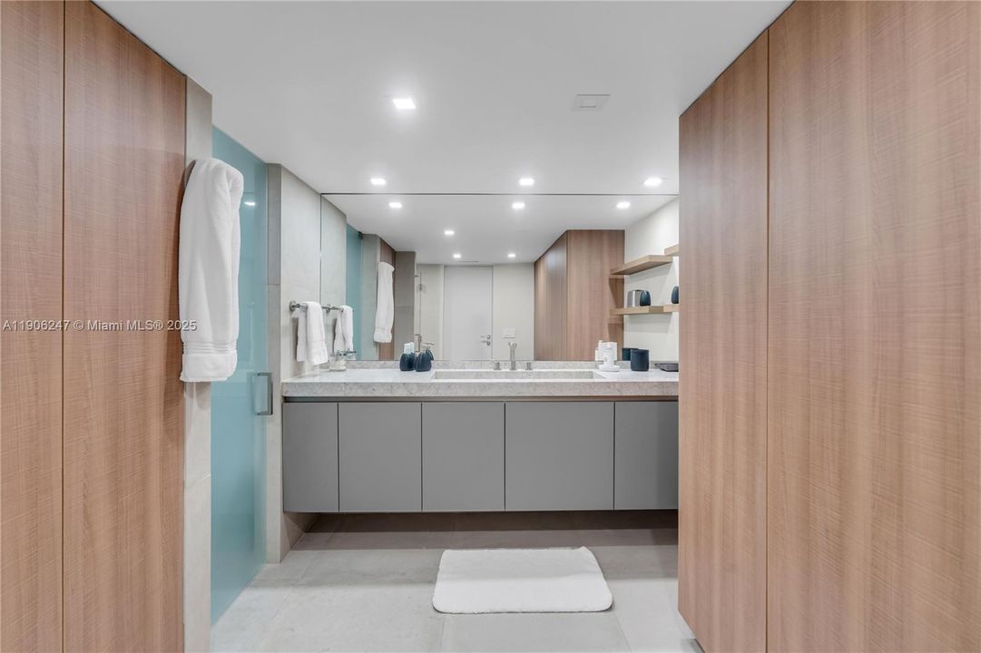 For Rent: $15,000 (3 beds, 4 baths, 2424 Square Feet)