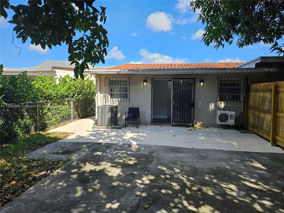 Recently Rented: $1,500 (1 beds, 1 baths, 600 Square Feet)