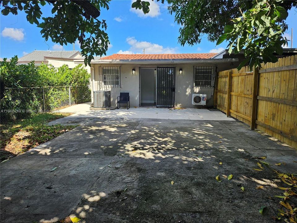 Recently Rented: $1,500 (1 beds, 1 baths, 600 Square Feet)