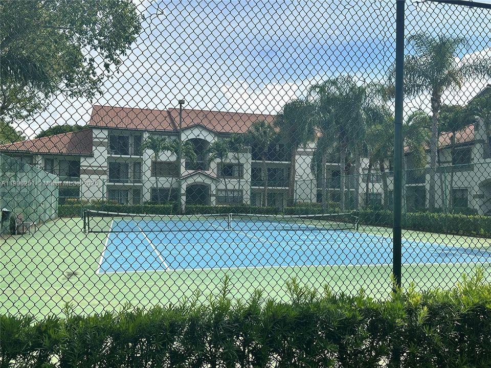 合同活跃: $2,150 (2 贝兹, 2 浴室, 1060 平方英尺)