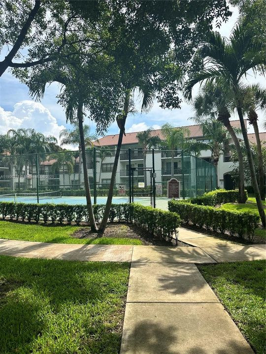 合同活跃: $2,150 (2 贝兹, 2 浴室, 1060 平方英尺)