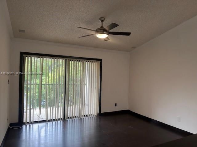 合同活跃: $2,150 (2 贝兹, 2 浴室, 1060 平方英尺)