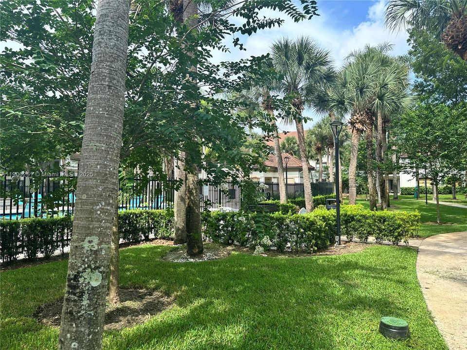 合同活跃: $2,150 (2 贝兹, 2 浴室, 1060 平方英尺)