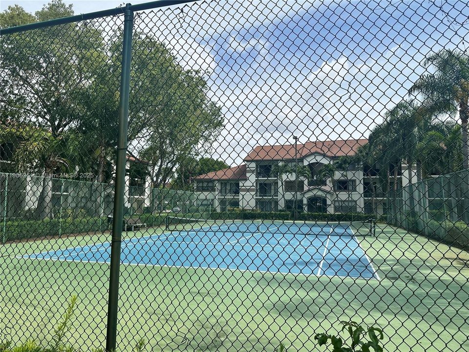 合同活跃: $2,150 (2 贝兹, 2 浴室, 1060 平方英尺)