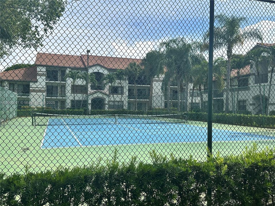 合同活跃: $2,150 (2 贝兹, 2 浴室, 1060 平方英尺)