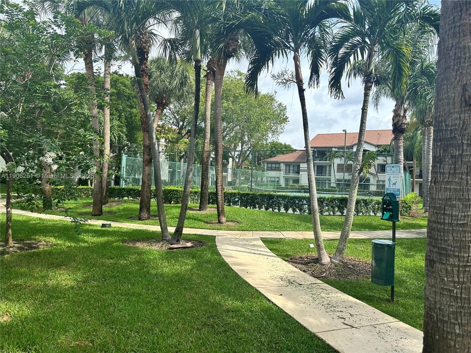 合同活跃: $2,150 (2 贝兹, 2 浴室, 1060 平方英尺)