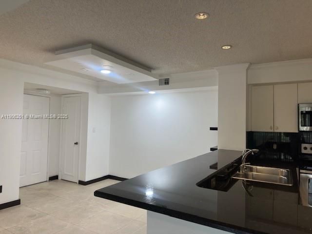 合同活跃: $2,150 (2 贝兹, 2 浴室, 1060 平方英尺)