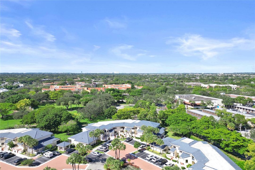 Active With Contract: $2,500 (2 beds, 2 baths, 1034 Square Feet)