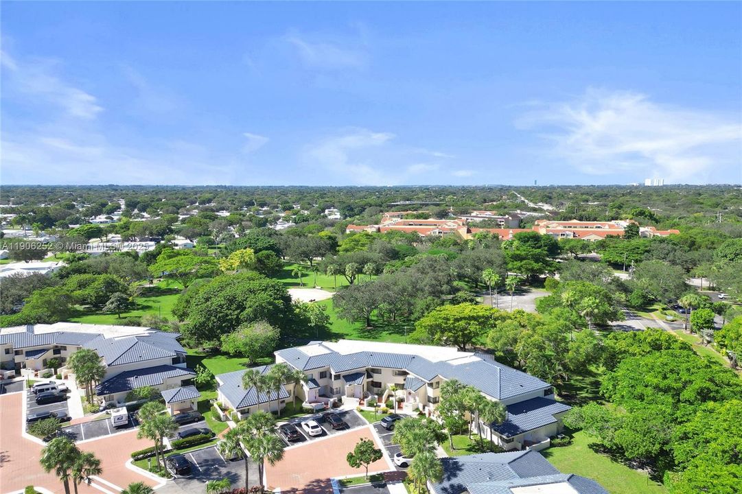 Active With Contract: $2,500 (2 beds, 2 baths, 1034 Square Feet)