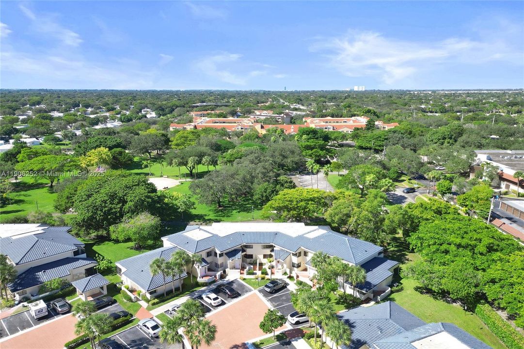 Active With Contract: $2,500 (2 beds, 2 baths, 1034 Square Feet)