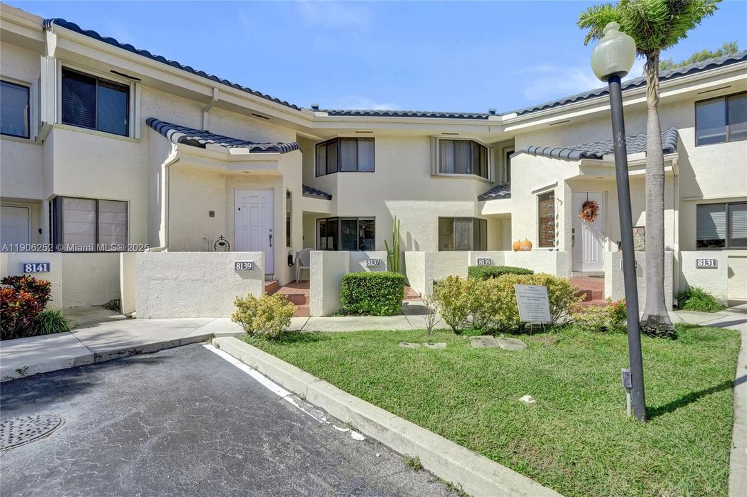 Active With Contract: $2,500 (2 beds, 2 baths, 1034 Square Feet)