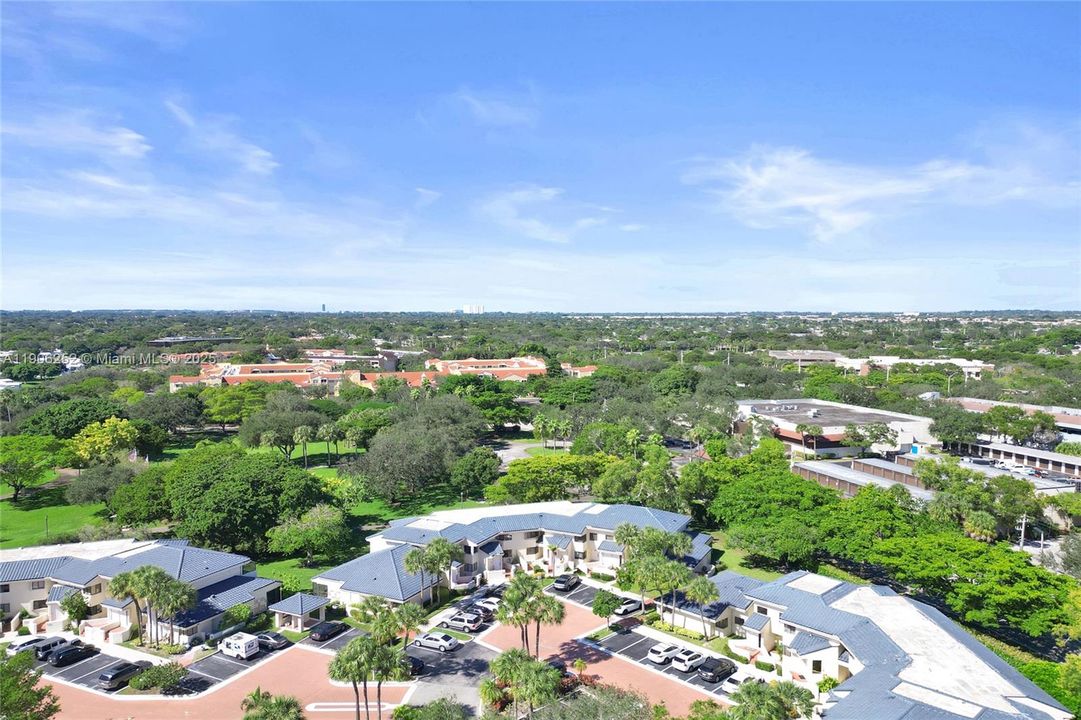 Active With Contract: $2,500 (2 beds, 2 baths, 1034 Square Feet)