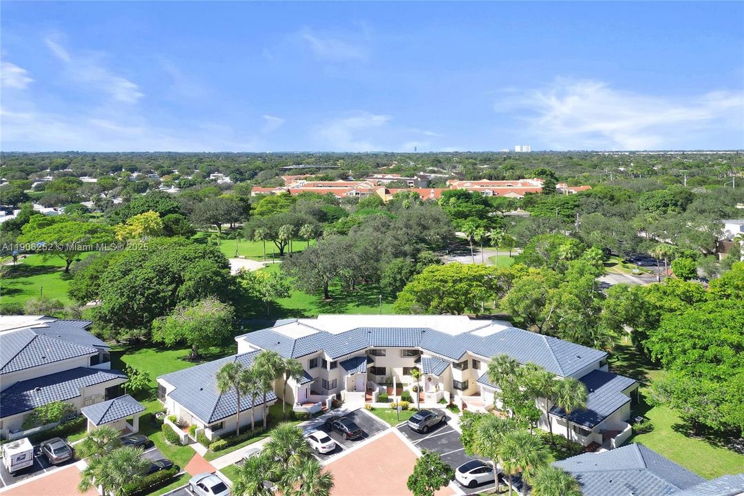 Active With Contract: $2,500 (2 beds, 2 baths, 1034 Square Feet)