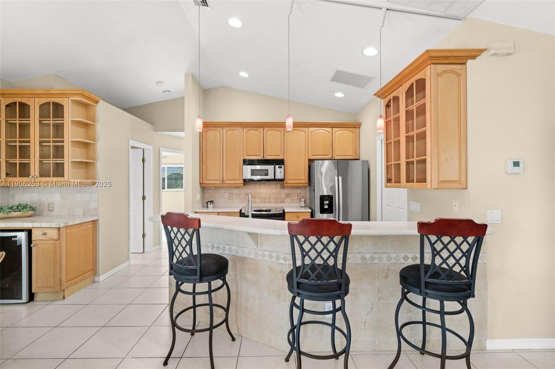 Breakfast bar is great for entertaining