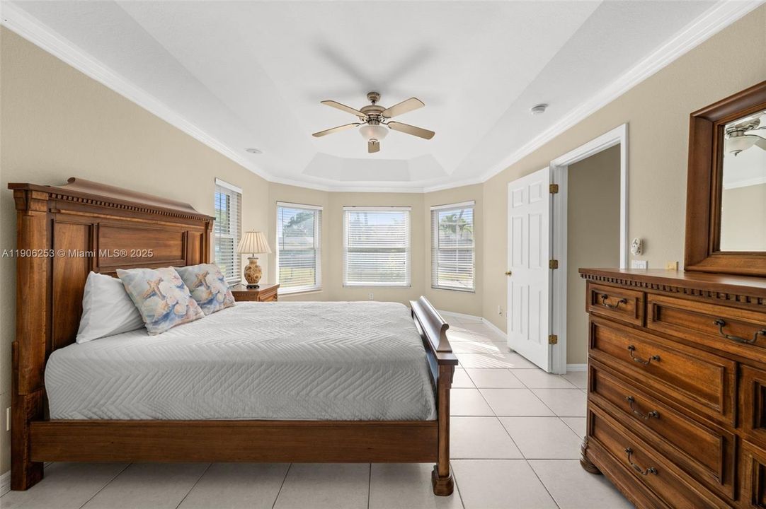 Large sitting area under the bay window in the master