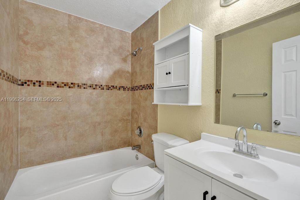 Recently Rented: $1,900 (2 beds, 1 baths, 0 Square Feet)