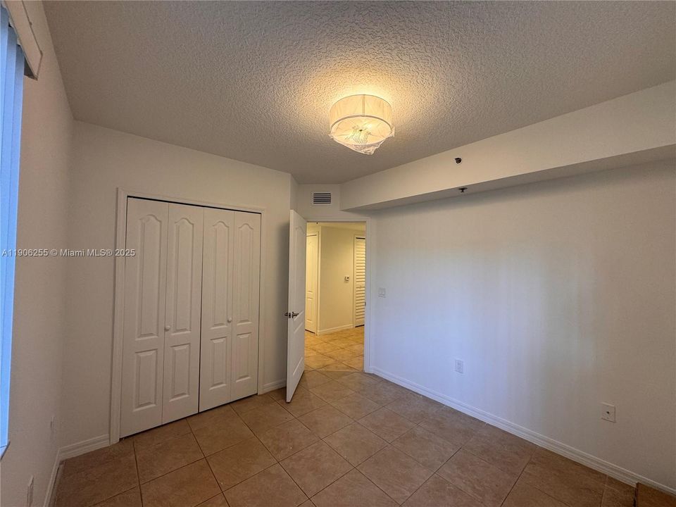 合同活跃: $2,695 (3 贝兹, 2 浴室, 1208 平方英尺)