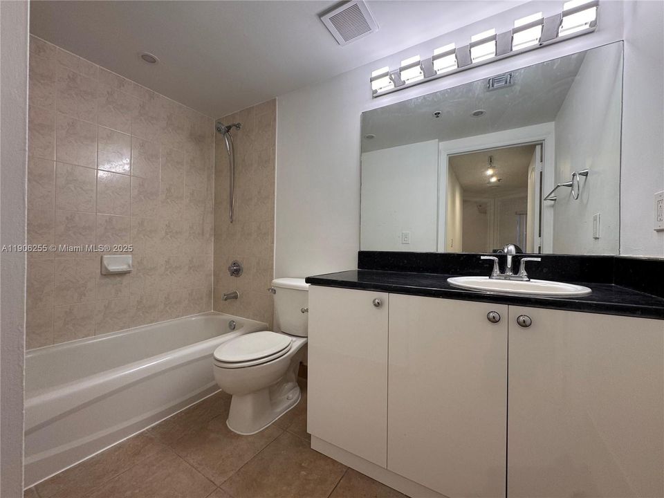 合同活跃: $2,695 (3 贝兹, 2 浴室, 1208 平方英尺)