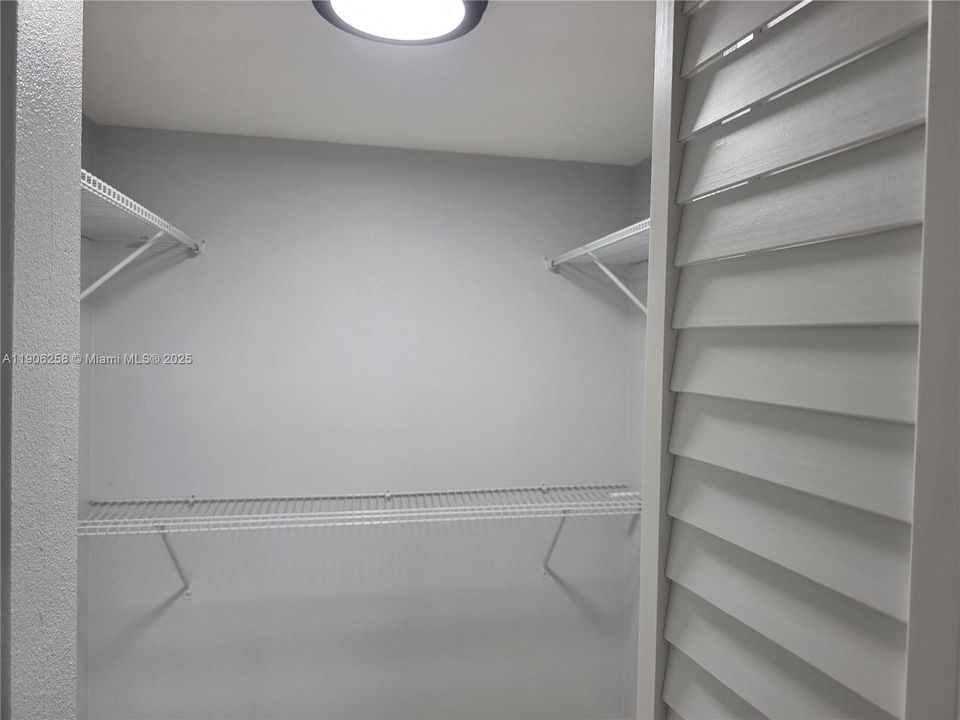 Active With Contract: $1,575 (1 beds, 1 baths, 750 Square Feet)