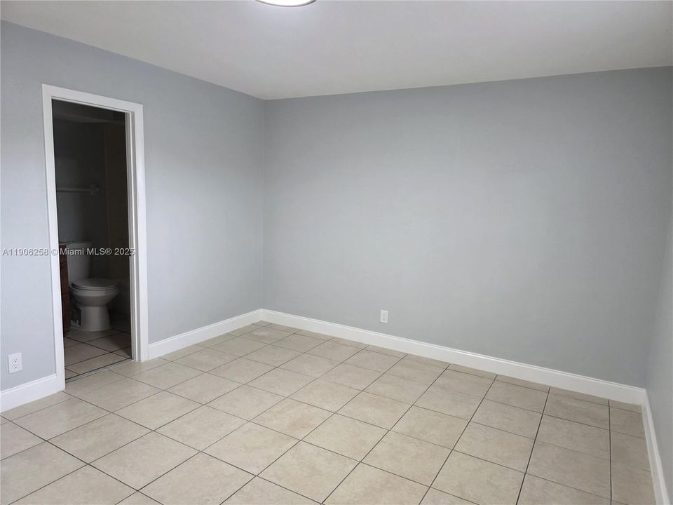 Active With Contract: $1,575 (1 beds, 1 baths, 750 Square Feet)