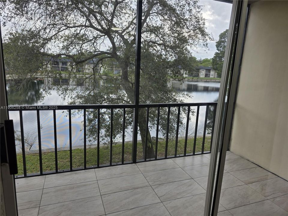 Active With Contract: $1,575 (1 beds, 1 baths, 750 Square Feet)