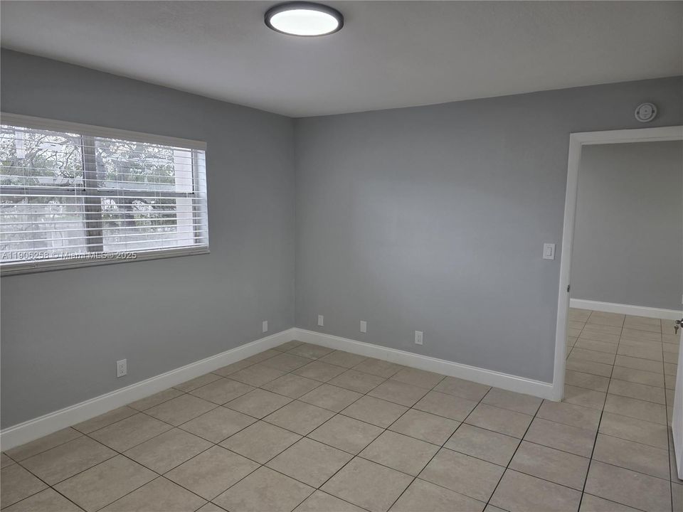 Active With Contract: $1,575 (1 beds, 1 baths, 750 Square Feet)