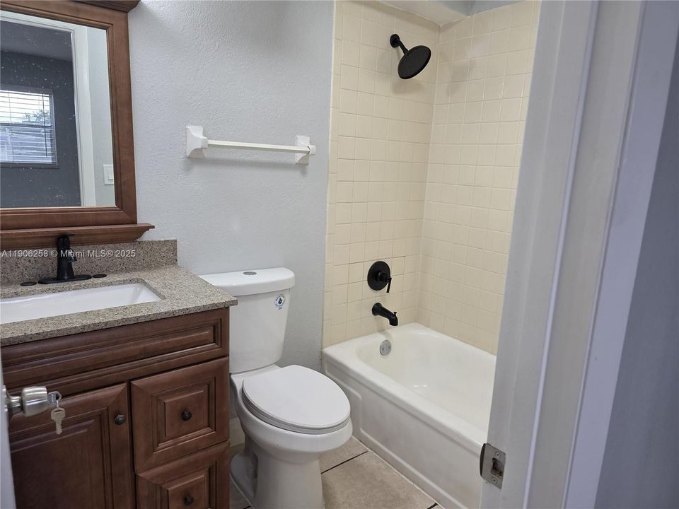 Active With Contract: $1,575 (1 beds, 1 baths, 750 Square Feet)