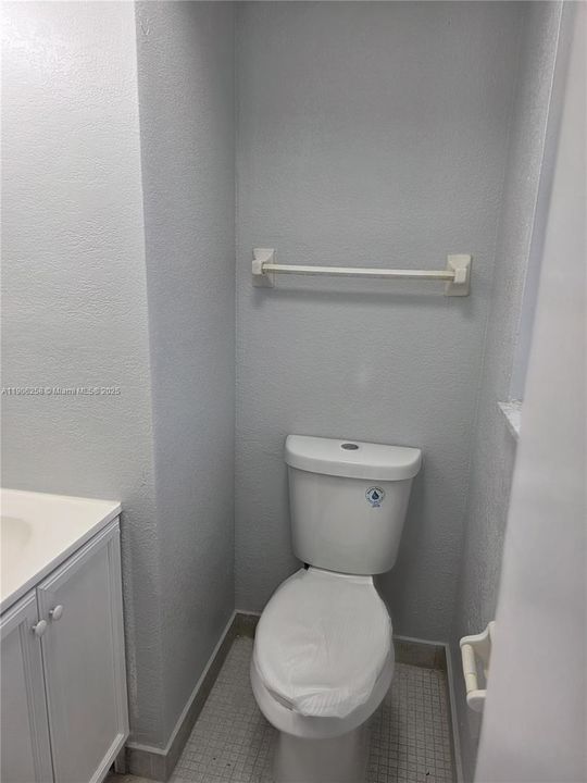 Active With Contract: $1,575 (1 beds, 1 baths, 750 Square Feet)