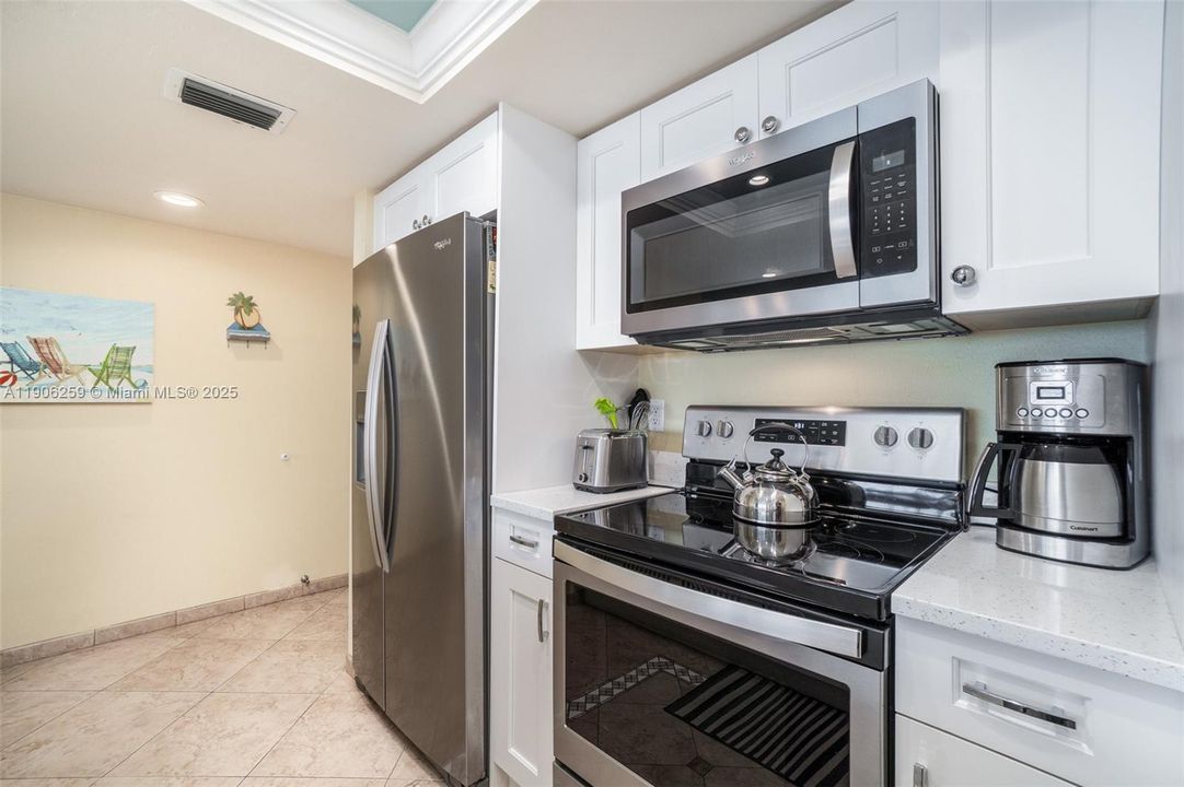 For Sale: $649,000 (2 beds, 2 baths, 1108 Square Feet)