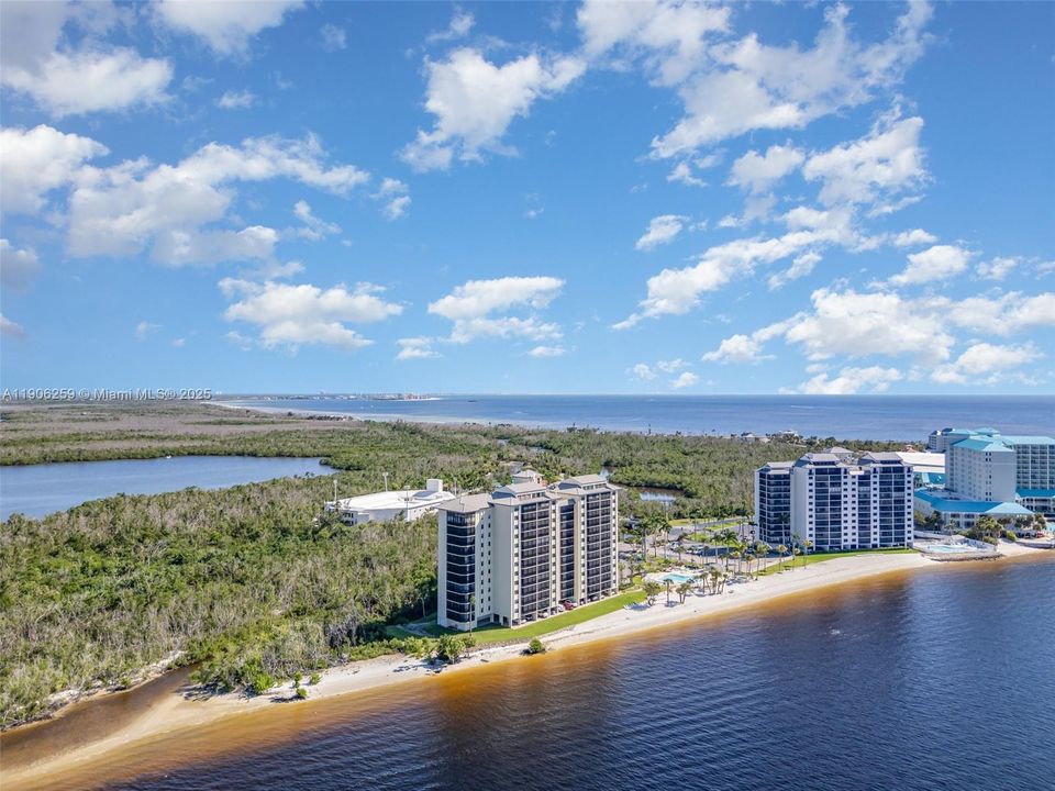 For Sale: $649,000 (2 beds, 2 baths, 1108 Square Feet)