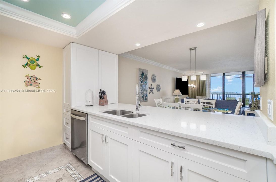 For Sale: $649,000 (2 beds, 2 baths, 1108 Square Feet)