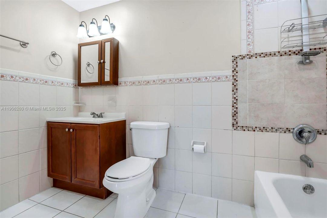 En Venta: $600,000 (4 camas, 3 baños, 2341 Pies cuadrados)