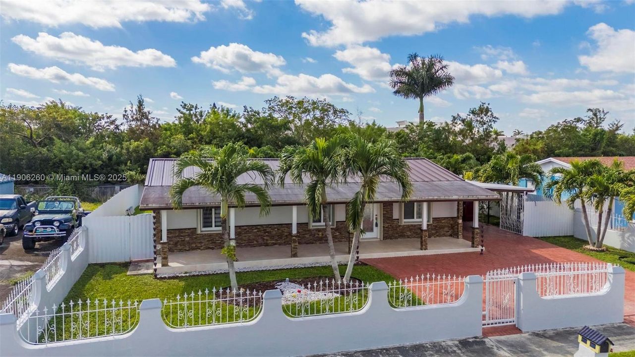 En Venta: $600,000 (4 camas, 3 baños, 2341 Pies cuadrados)