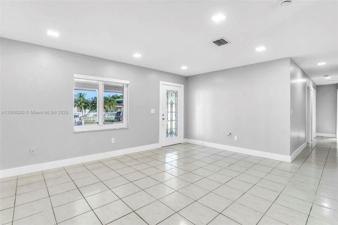 En Venta: $600,000 (4 camas, 3 baños, 2341 Pies cuadrados)