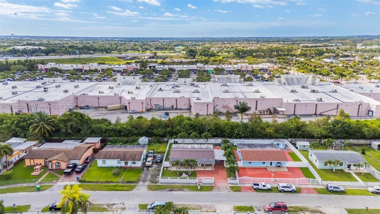 En Venta: $600,000 (4 camas, 3 baños, 2341 Pies cuadrados)