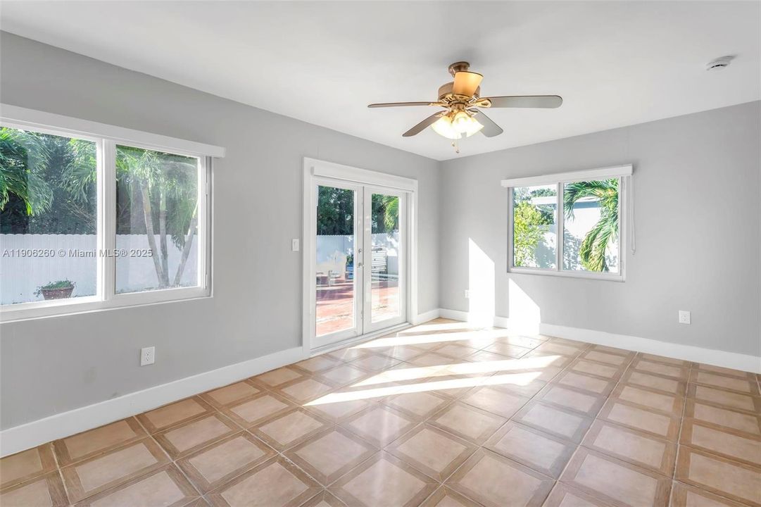 En Venta: $600,000 (4 camas, 3 baños, 2341 Pies cuadrados)