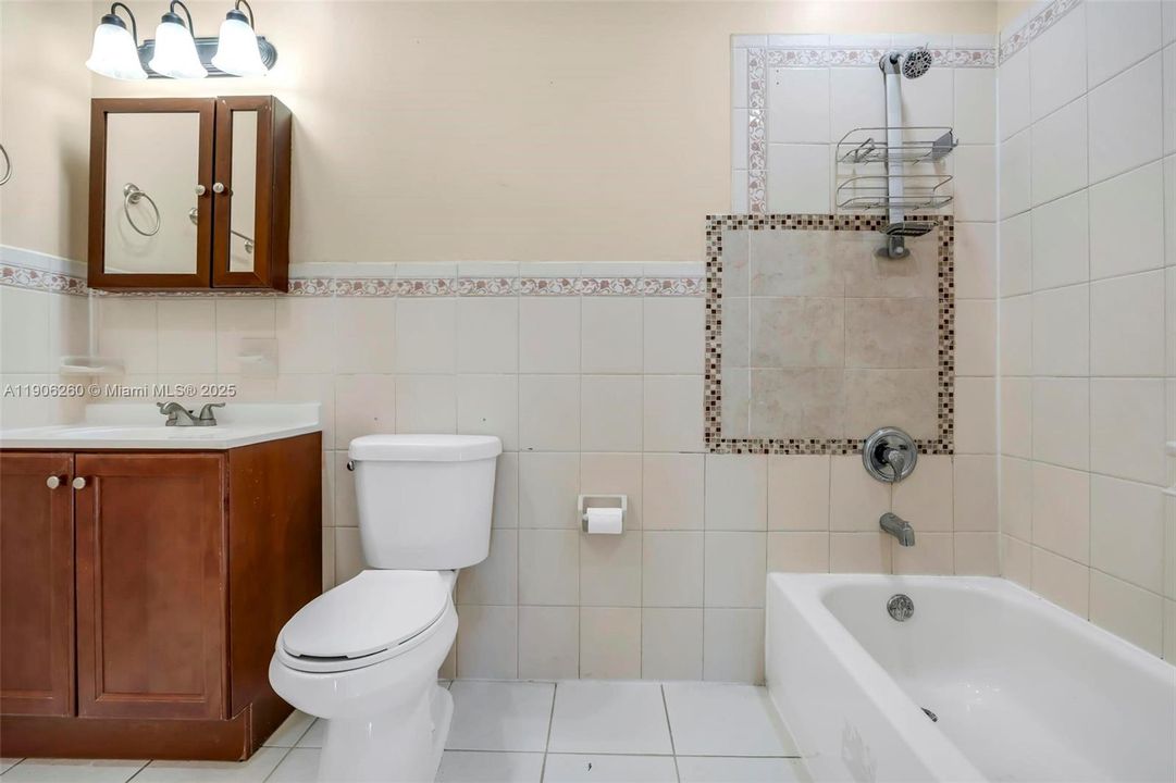 En Venta: $600,000 (4 camas, 3 baños, 2341 Pies cuadrados)