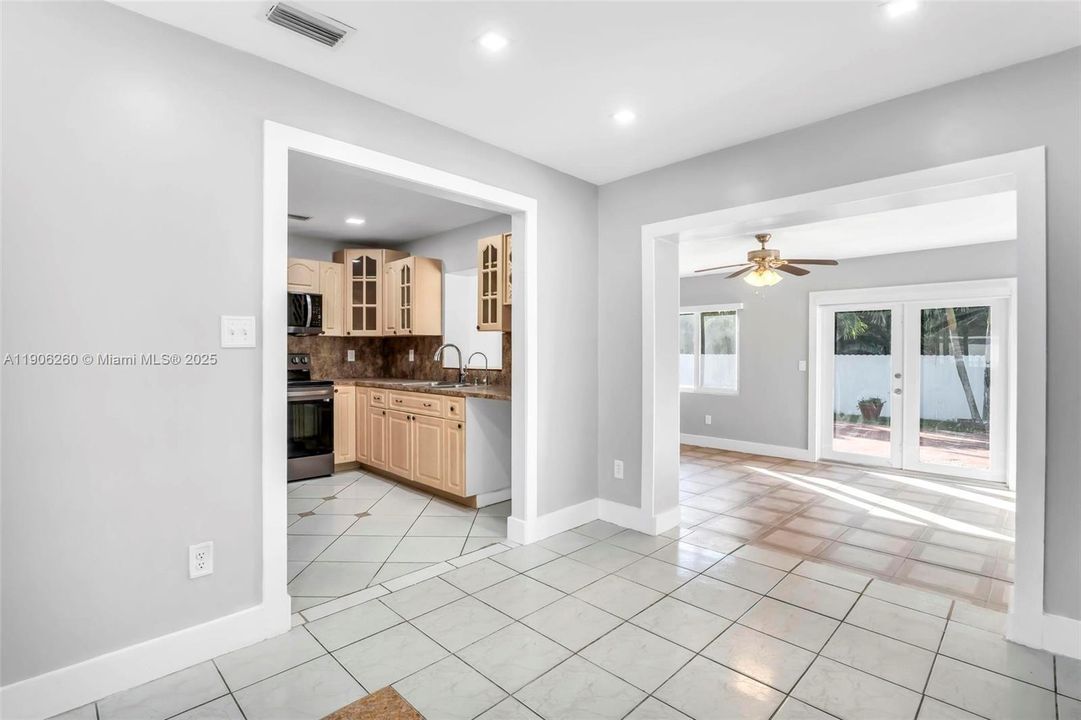 En Venta: $600,000 (4 camas, 3 baños, 2341 Pies cuadrados)