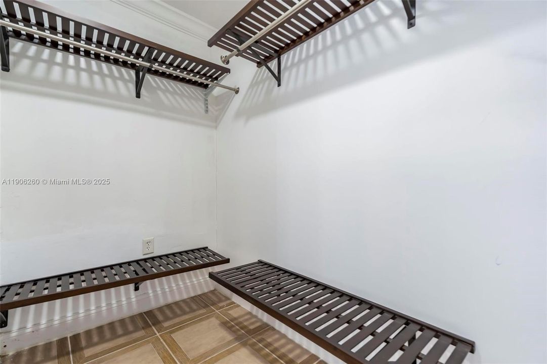 En Venta: $600,000 (4 camas, 3 baños, 2341 Pies cuadrados)