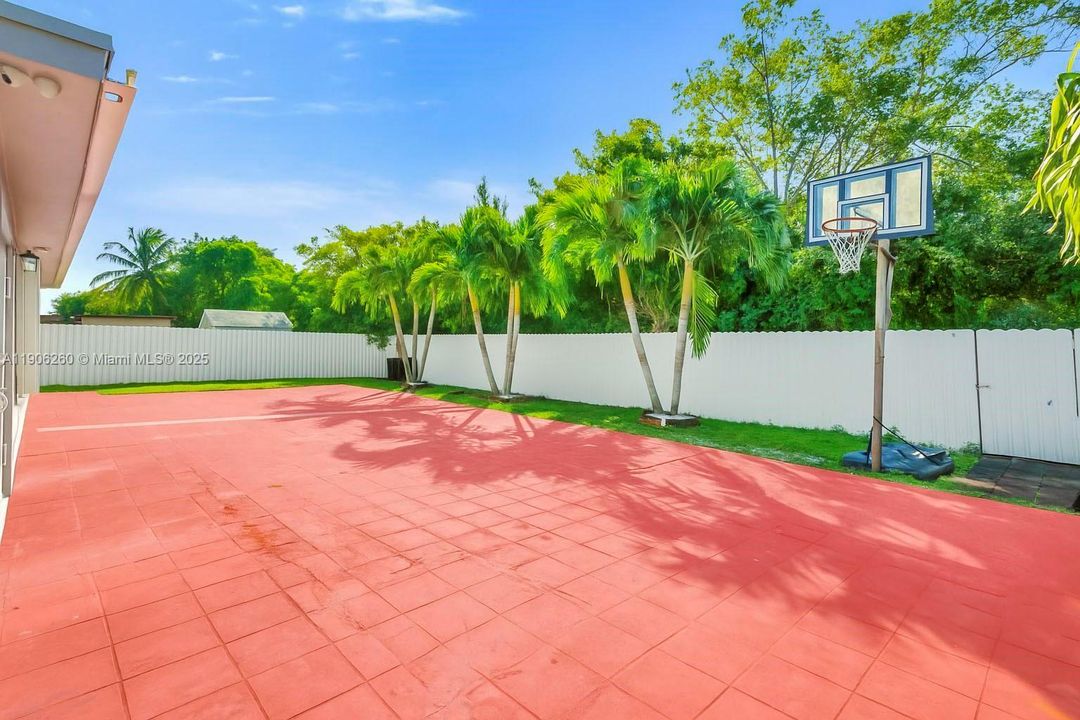 En Venta: $600,000 (4 camas, 3 baños, 2341 Pies cuadrados)