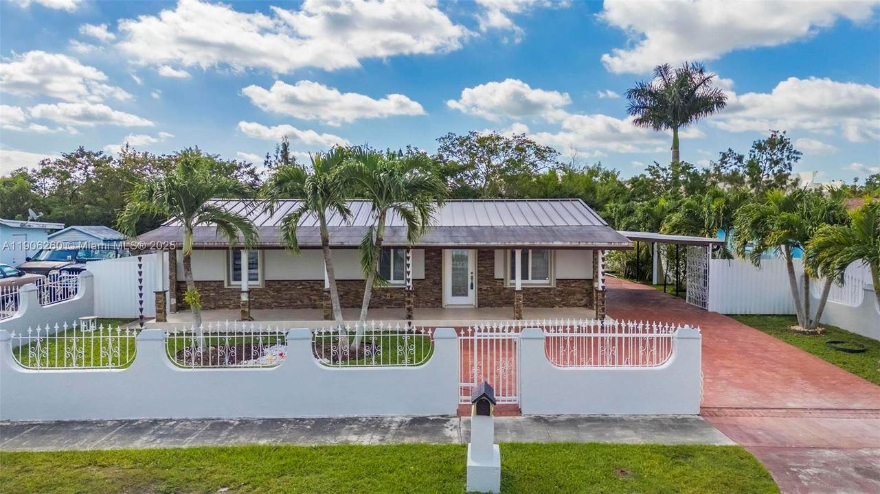 En Venta: $600,000 (4 camas, 3 baños, 2341 Pies cuadrados)