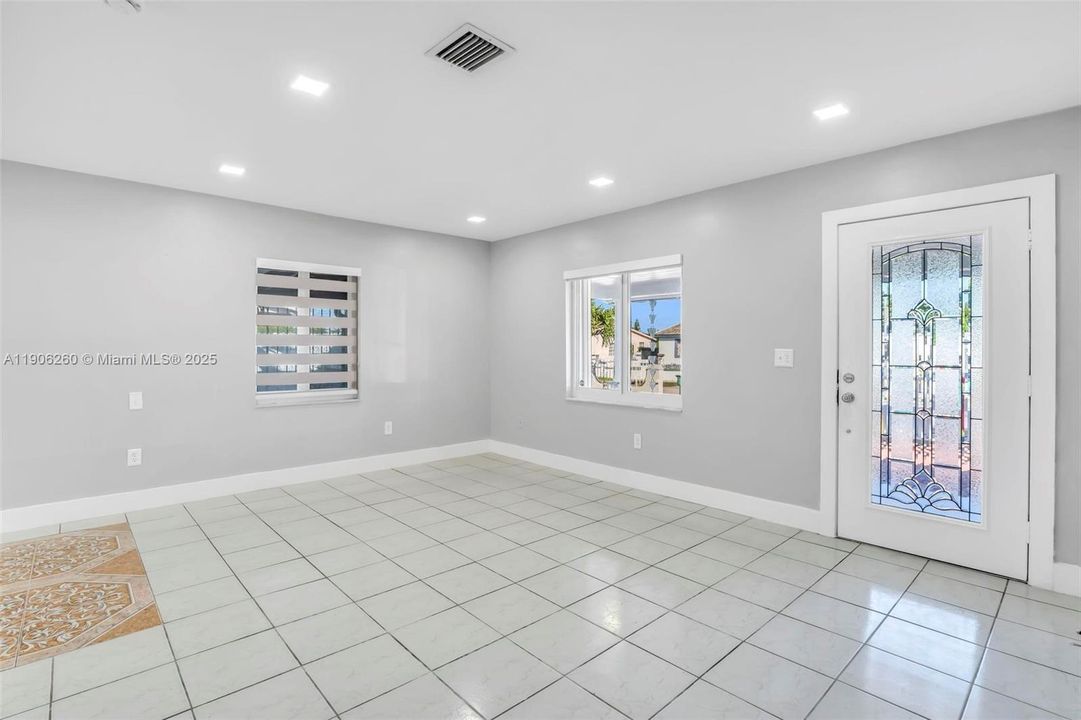 En Venta: $600,000 (4 camas, 3 baños, 2341 Pies cuadrados)