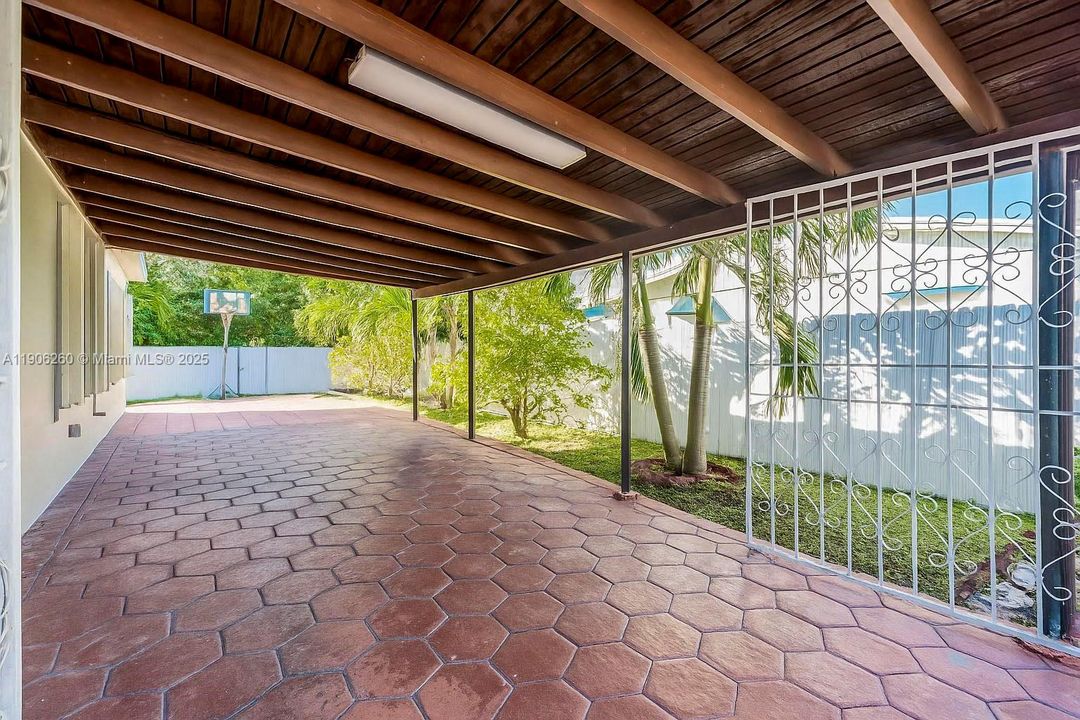 En Venta: $600,000 (4 camas, 3 baños, 2341 Pies cuadrados)