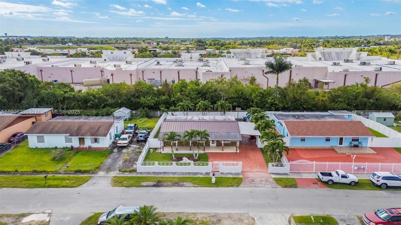 En Venta: $600,000 (4 camas, 3 baños, 2341 Pies cuadrados)