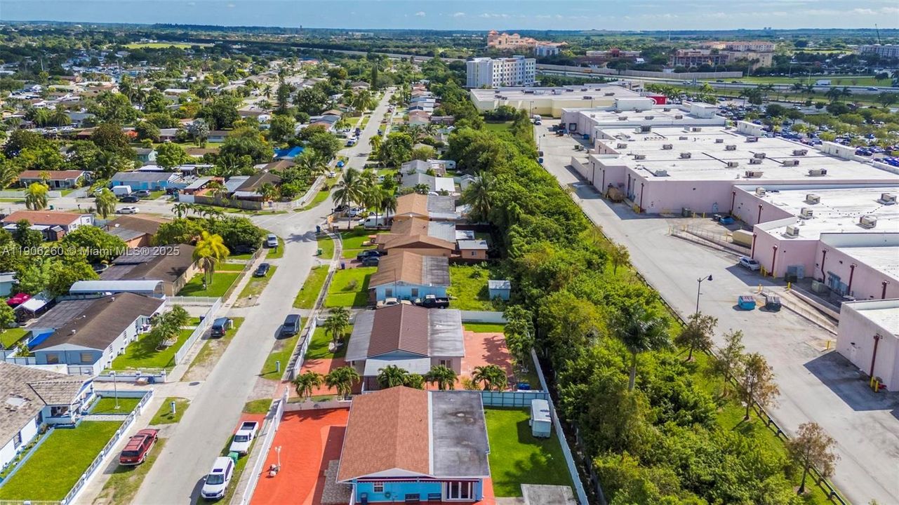 En Venta: $600,000 (4 camas, 3 baños, 2341 Pies cuadrados)