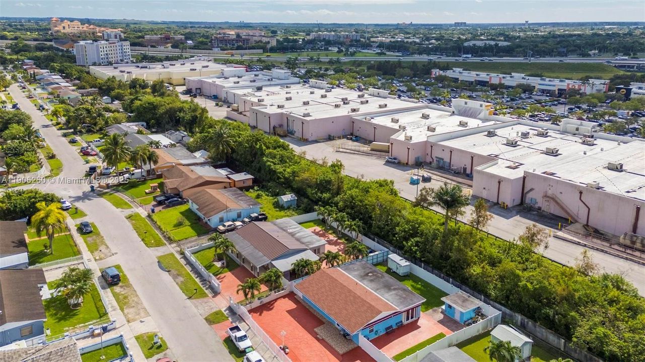 En Venta: $600,000 (4 camas, 3 baños, 2341 Pies cuadrados)