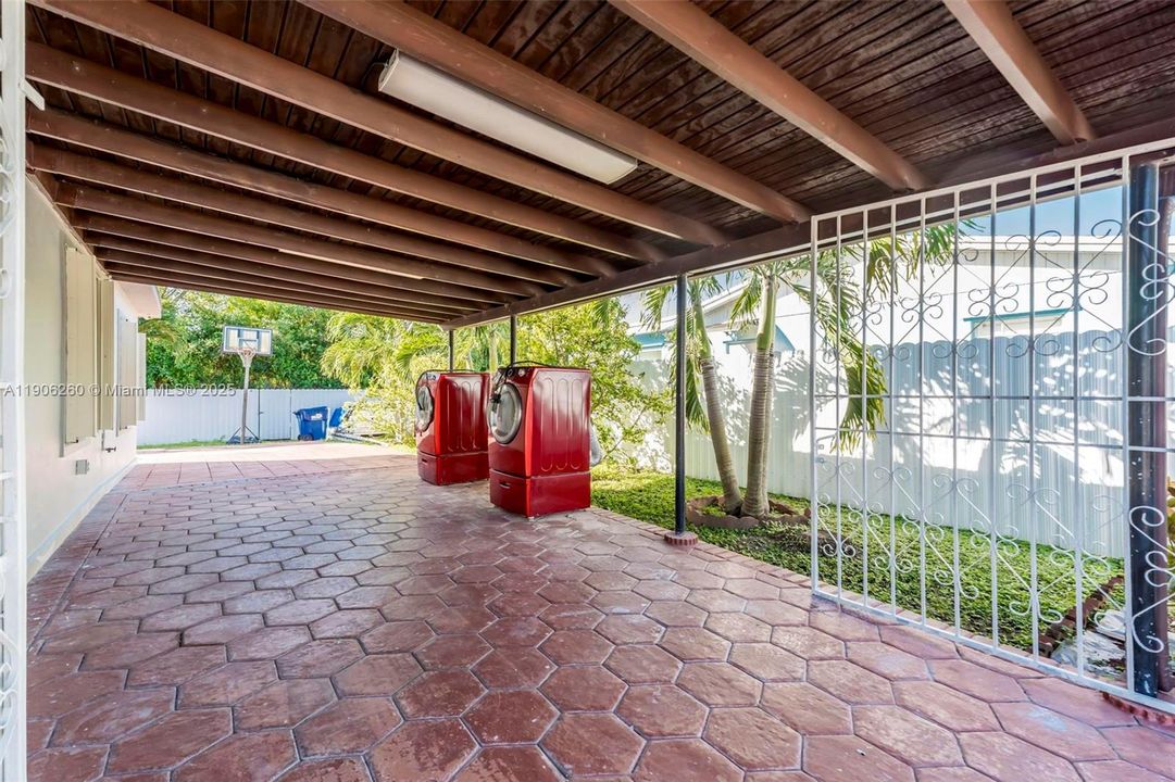 En Venta: $600,000 (4 camas, 3 baños, 2341 Pies cuadrados)